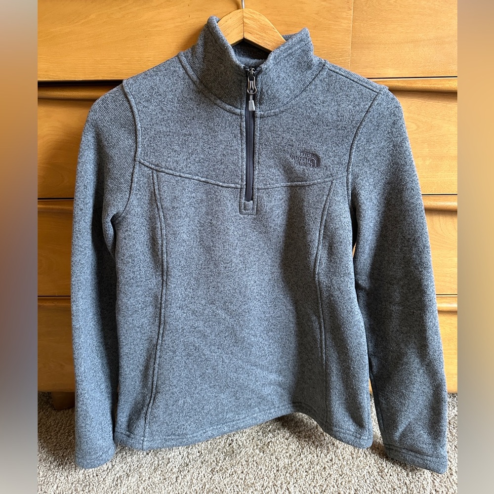 The North Face Women’s 1/4 Zip-Up Gray Fleece